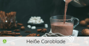 Glas mit heißer schokolade aus Carob